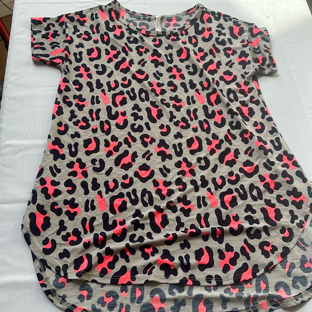 NWOT Honeyme Shirt Small Animal